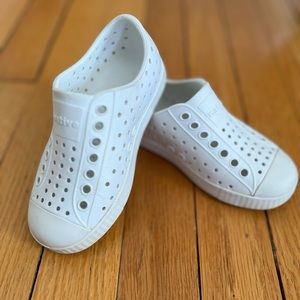 Native Jefferson Water Friendly Shoes size 9 white